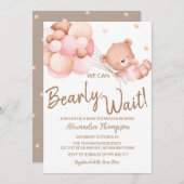 私たちは赤ちゃんシャワー赤ちゃん女の子を待つことができる 招待状 (正面/裏面)