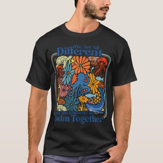 私たちは違うけど、この学校では一緒に泳ぐ Tシャツ (正面)