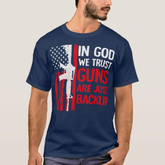 私たちは銃が単なるバックアップAmerican Flaであると信じている Tシャツ
