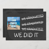 私たちは間違ったおもしろいユーモアの黒板を卒業した 招待状 (正面/裏面)