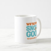 私たちは雪の良いバチェロレッテマグに追われている コーヒーマグカップ (正面右)