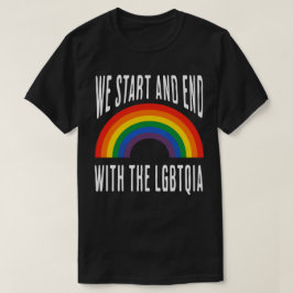 「私たちはLGBTQIAとともに出発し、LGBTQIAとともに終わる」 Tシャツ