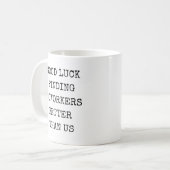 私たちより良い同僚を見つけるのが幸運 コーヒーマグカップ (正面左)