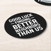 私たちより良い隣人を見つけるのに幸運だ ラウンドペーパーコースター (アングル)