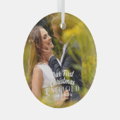 私たちエレガントの初めてのクリスマスの婚約したカップル写真 ガラスオーナメント (正面右)