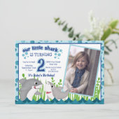 私たちカラフルの小さなサメの海写真2番目の誕生日 招待状 (スタンド正面)