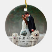 私たちスタイリッシュの初めてのクリスマスの結婚写真をスクリプト セラミックオーナメント (正面)