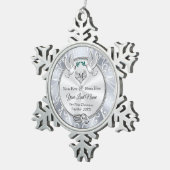 私たちパーソナライズされたの初めてのクリスマスのオーナメント スノーフレークピューターオーナメント (右)