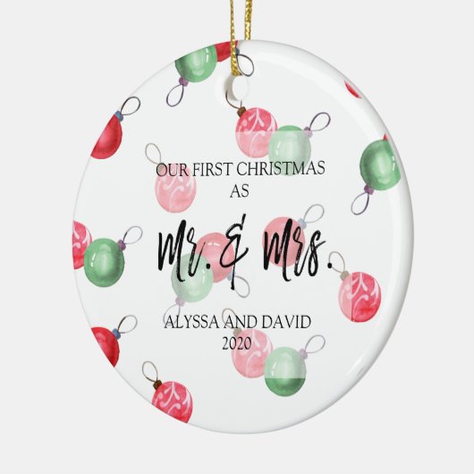 私たちパーソナライズされたの初めてのクリスマスはミスター・アンド・ミセス セラミックオーナメント (左)