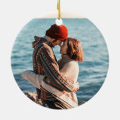 私たちパーソナライズされたの初めてのクリスマスはミスター・アンド・ミセス セラミックオーナメント (裏面)