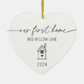 私たちパーソナライズされたの初めてのクリスマスアットニューホーム セラミックオーナメント (正面)