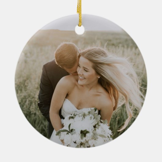 私たちモダンの初めてのクリスマスをミスターとミセスとして セラミックオーナメント (裏面)