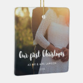 私たちモダンの初めてのクリスマスカップルの写真 セラミックオーナメント (右)