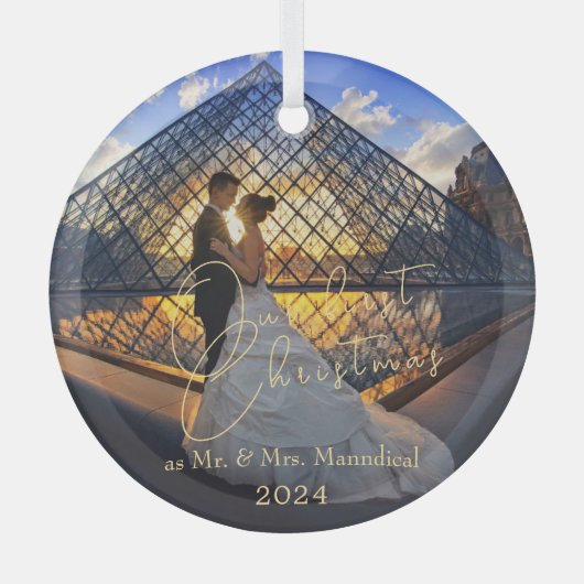 私たちモダンの初めてのクリスマス写真ミセス ガラスオーナメント (正面)