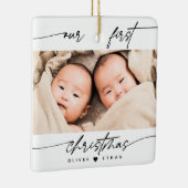 私たちモダンの初めてのクリスマス写真新しい親の双子 セラミックオーナメント (右)
