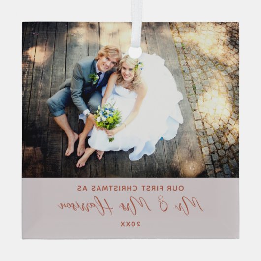 私たちモダンの初めてのクリスマス写真 ガラスオーナメント (裏面)