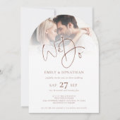 私たちモダンはブラウン文字QR写真の結婚アーチ 招待状 (正面)