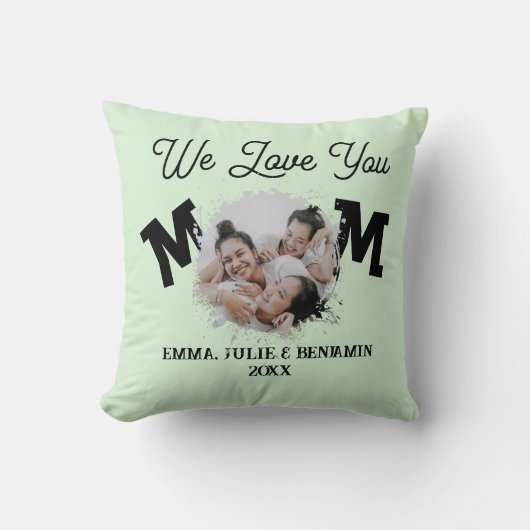 私たちモダンはママの写真コラージュを愛している クッション (正面)