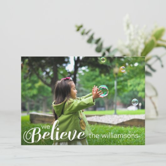 私たちモダンは信じクリスマスの魔法の休日の写真 シーズンカード (スタンド正面)