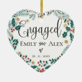 私たち婚約したの初めてのクリスマスレッドベリークリスマス セラミックオーナメント (正面)