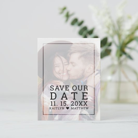 私たち救の日の色あせフォトミニマルタイポグラフィ 案内ポストカード (スタンド正面)