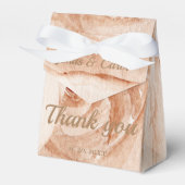 私たち祝のフローラピンクのバラありがとう フェイバーボックス (正面サイド)