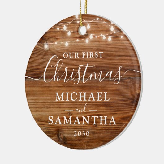 私たち素朴の初めてのクリスマスカップルパーソナライズされた セラミックオーナメント (左)