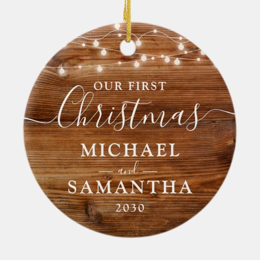 私たち素朴の初めてのクリスマスカップルパーソナライズされた セラミックオーナメント (裏面)