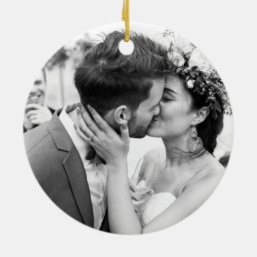 私たち素朴の初めてのクリスマスミセス・フォト セラミックオーナメント (裏面)