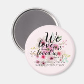 私たち結婚が大好きなのは、彼が私たちを最初に愛してくれたからだと マグネット (正面/裏面)