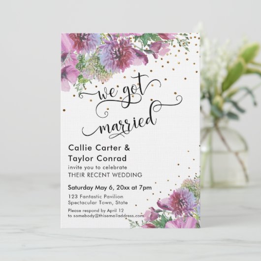 私たち結婚しました タイポグラフィ ワイルドフラワー ゴールド コンフェッティ 招待状 (スタンド正面)