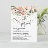 私たち結婚しました！ ブッシュ フラワーズ & ゴールド コンフェッティ 招待状 (スタンド正面)