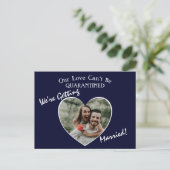 私たち結婚します　規模縮小ウェディング 案内ポストカード (スタンド正面)