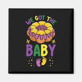 私たち赤ちゃんマルディグラ妊娠発表 マグネット (正面)