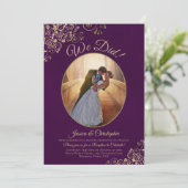 私たち、結婚しました!ゴールドカール プラムパープル ウェディングパーティ 招待状 (スタンド正面)