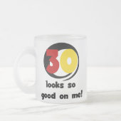 私でよい30の一見そうTシャツおよびギフト フロストグラスマグカップ (左)