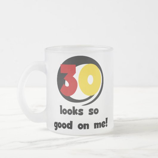 私でよい30の一見そうTシャツおよびギフト フロストグラスマグカップ (左)