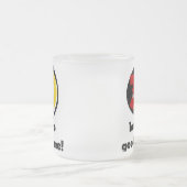 私でよい30の一見そうTシャツおよびギフト フロストグラスマグカップ (中央)