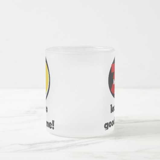 私でよい30の一見そうTシャツおよびギフト フロストグラスマグカップ (中央)