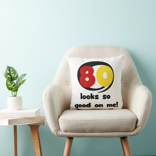 私でよい80の一見そうTシャツおよびギフト クッション (椅子)