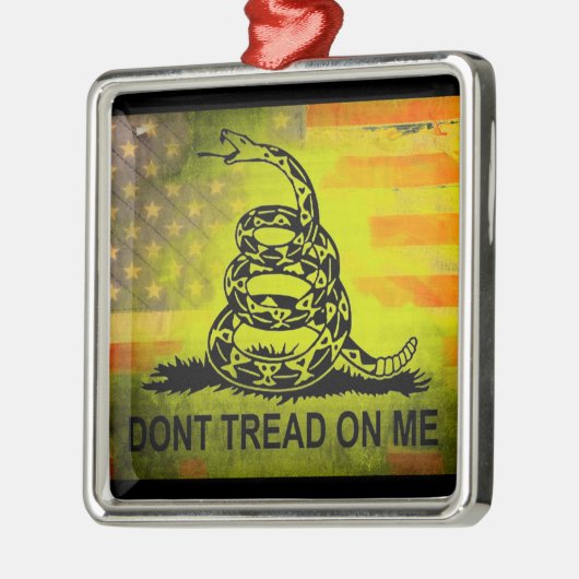 私でガズデンの旗の米国旗を踏まないで下さい メタルオーナメント (左)