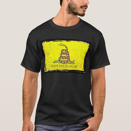 私でガズデンの旗を踏まないで下さい Tシャツ (正面)