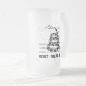 私でガラスマグを踏まないで下さい フロストグラスビールジョッキ (正面右)