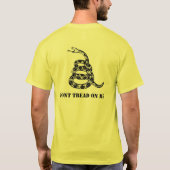 私でワイシャツを踏まないで下さい Tシャツ (裏面)