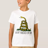 私で子供のワイシャツを踏まないで下さい Tシャツ (正面)