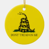 私で政治ガズデンの旗を踏まないで下さい セラミックオーナメント (正面)