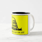 私で旗を踏まないで下さい ツートーンマグカップ (正面右)