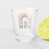 私と一緒に安全Lgbtqプライド月虹 ショットグラス (裏面)