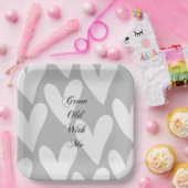 私と一緒に歳になる灰色の白いハートの結婚愛 ペーパープレート (パーティー)