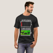私と人 vs. と鶏 面白い鶏愛 tシャツ (正面フル)